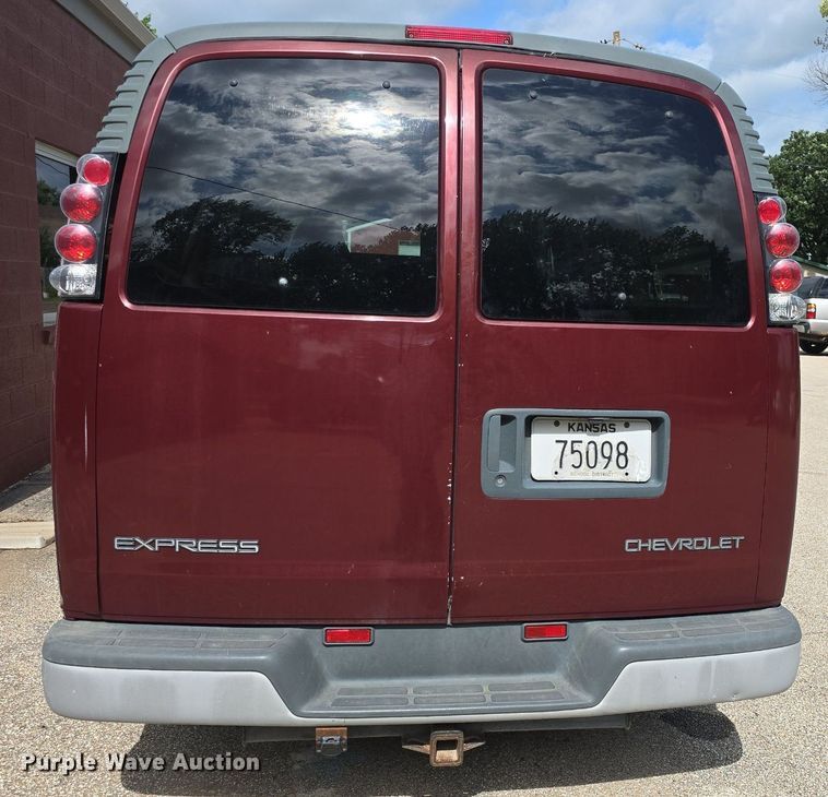 image for item DM1740 2002 Chevrolet Express 1500 van