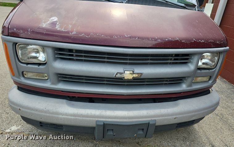 image for item DM1740 2002 Chevrolet Express 1500 van