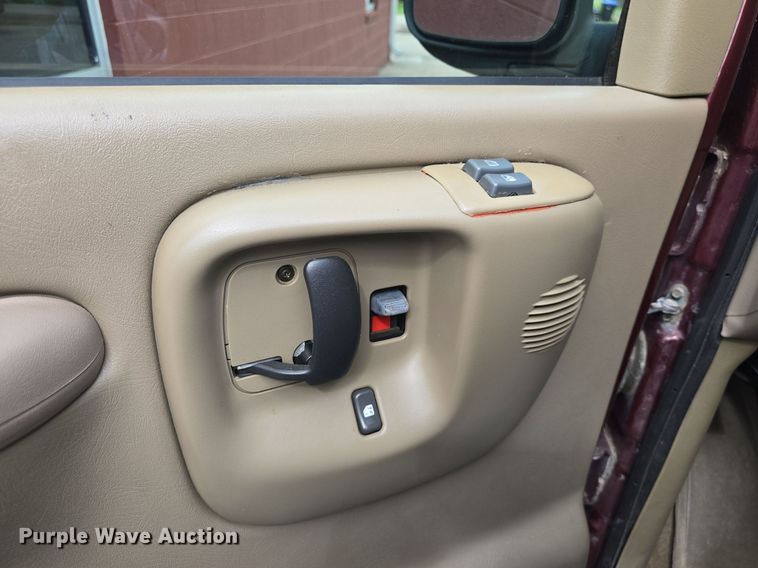 image for item DM1740 2002 Chevrolet Express 1500 van