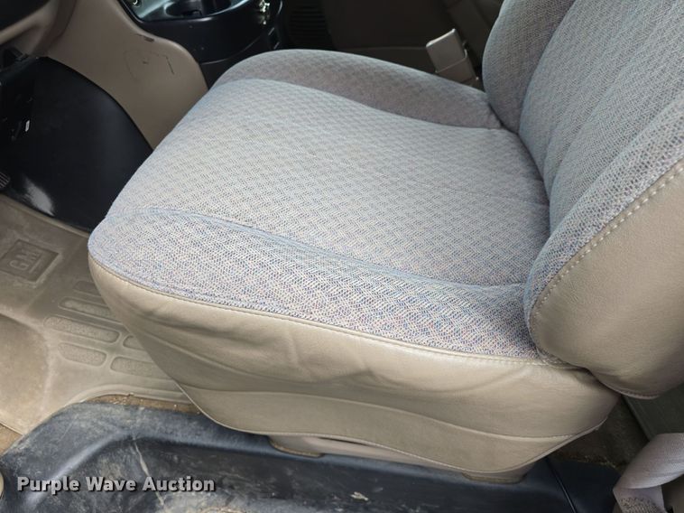 image for item DM1740 2002 Chevrolet Express 1500 van