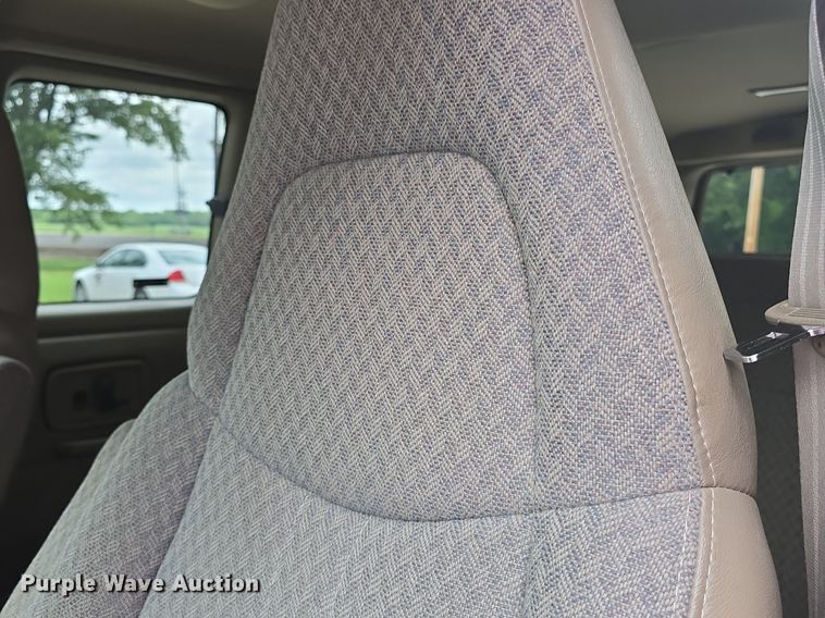 image for item DM1740 2002 Chevrolet Express 1500 van