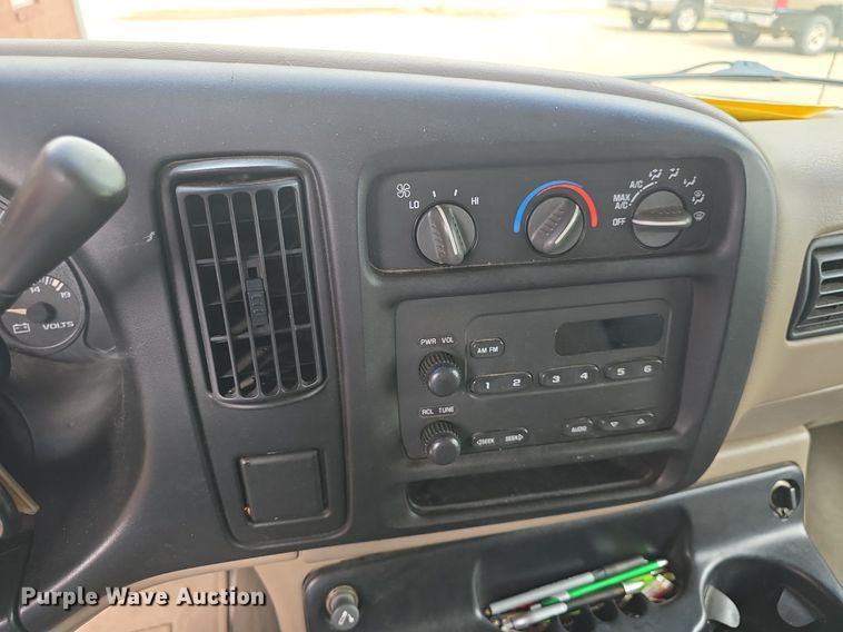 image for item DM1740 2002 Chevrolet Express 1500 van