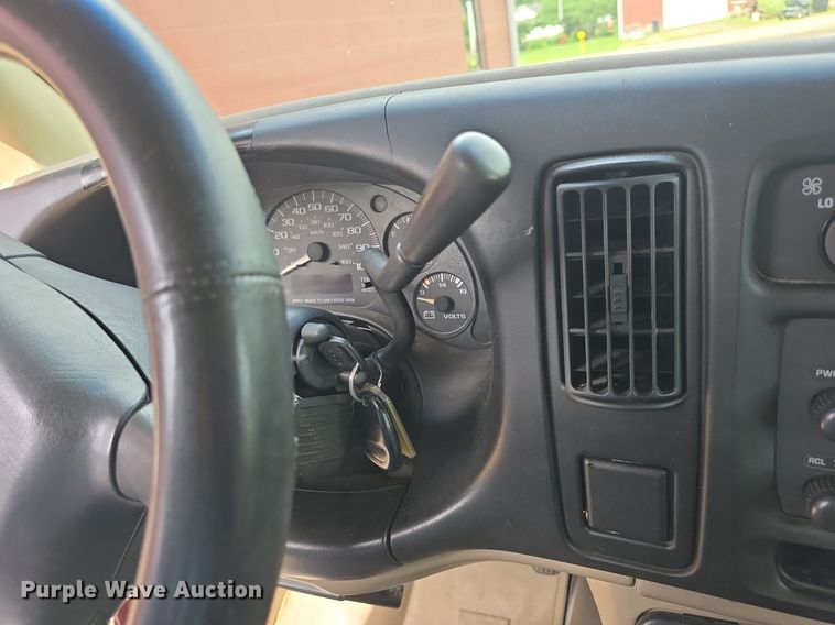 image for item DM1740 2002 Chevrolet Express 1500 van