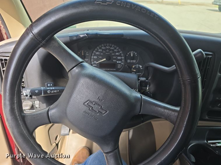 image for item DM1740 2002 Chevrolet Express 1500 van