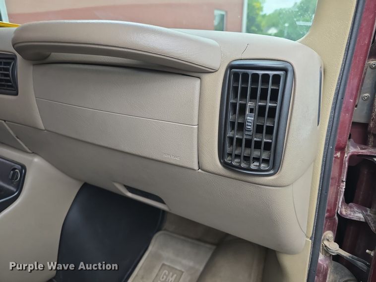 image for item DM1740 2002 Chevrolet Express 1500 van