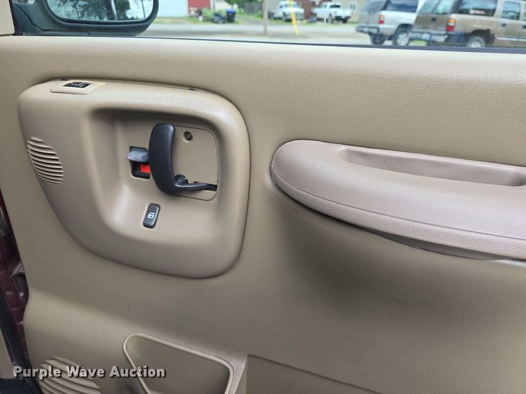 image for item DM1740 2002 Chevrolet Express 1500 van