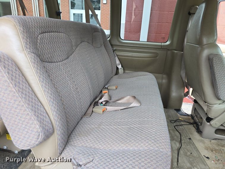 image for item DM1740 2002 Chevrolet Express 1500 van