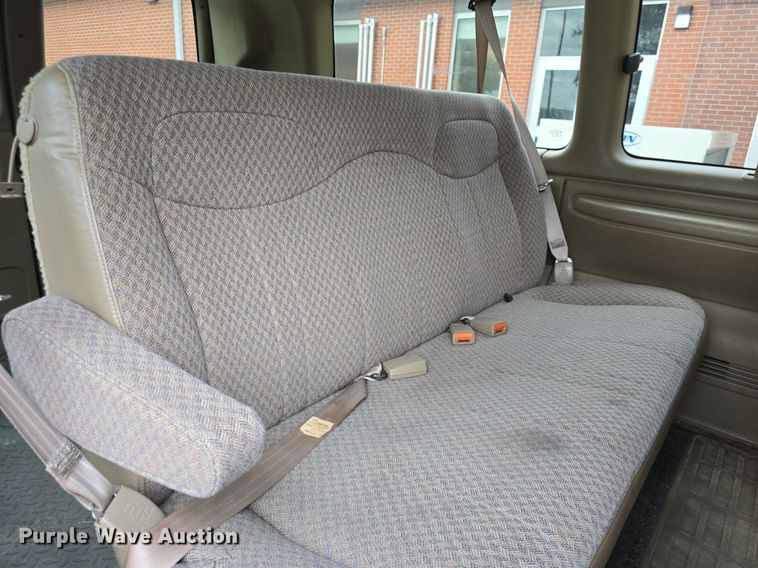 image for item DM1740 2002 Chevrolet Express 1500 van