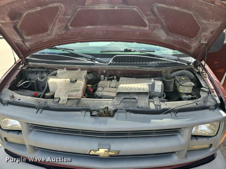 image for item DM1740 2002 Chevrolet Express 1500 van