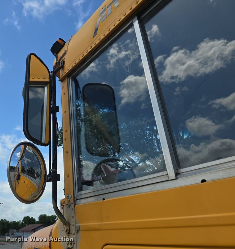 image for item DM1742 1999 International 3800 school bus