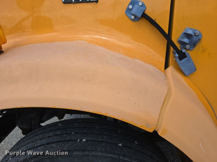 image for item DM1742 1999 International 3800 school bus