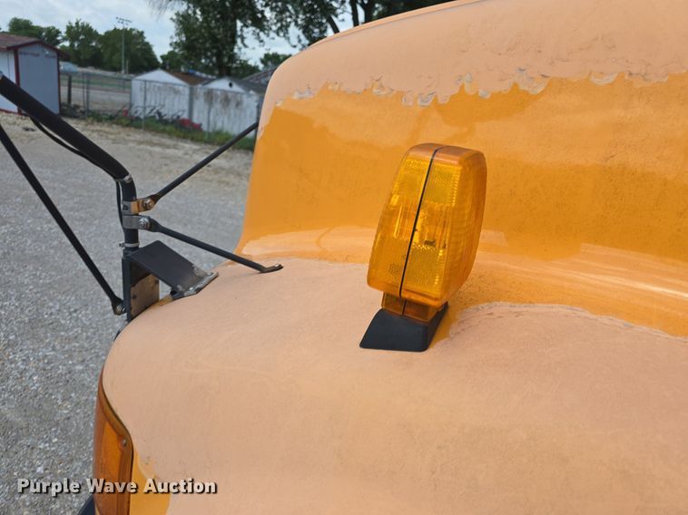 image for item DM1742 1999 International 3800 school bus