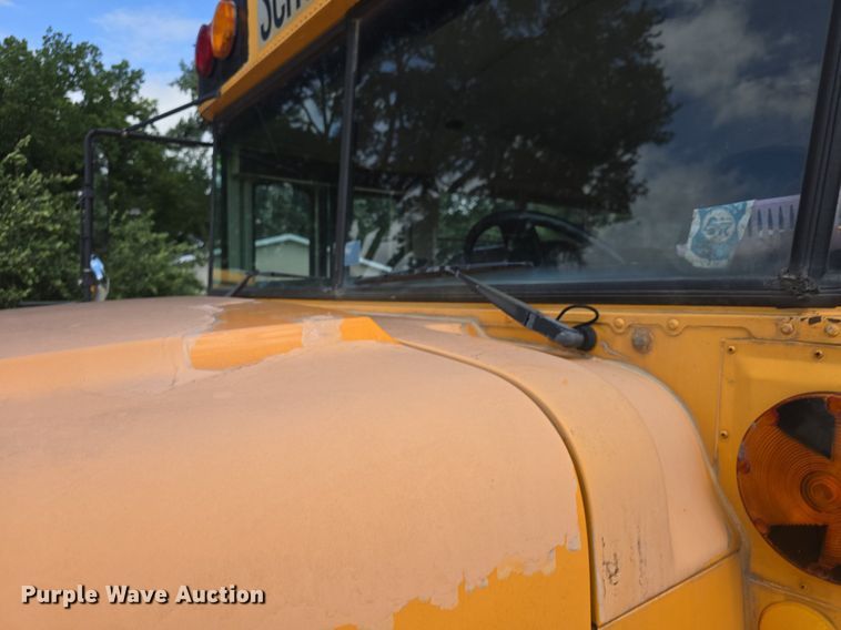 image for item DM1742 1999 International 3800 school bus