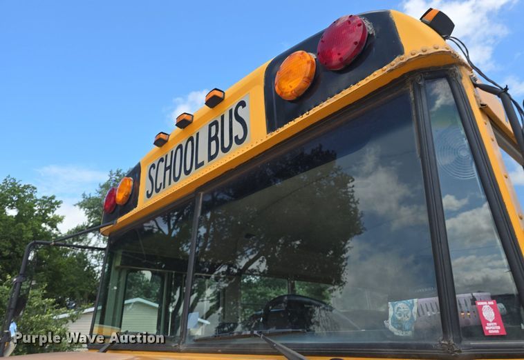 image for item DM1742 1999 International 3800 school bus