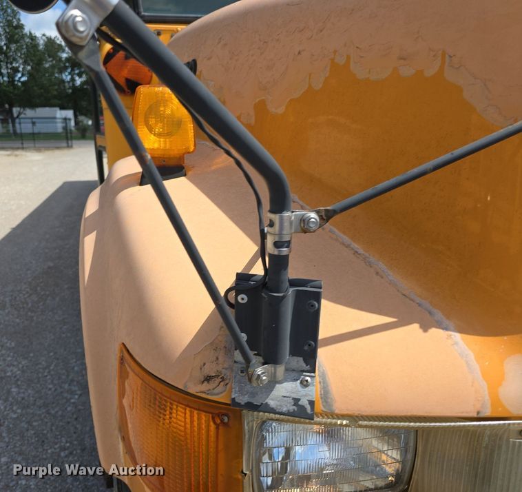 image for item DM1742 1999 International 3800 school bus