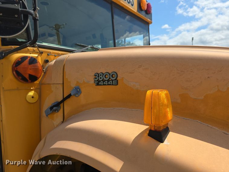 image for item DM1742 1999 International 3800 school bus