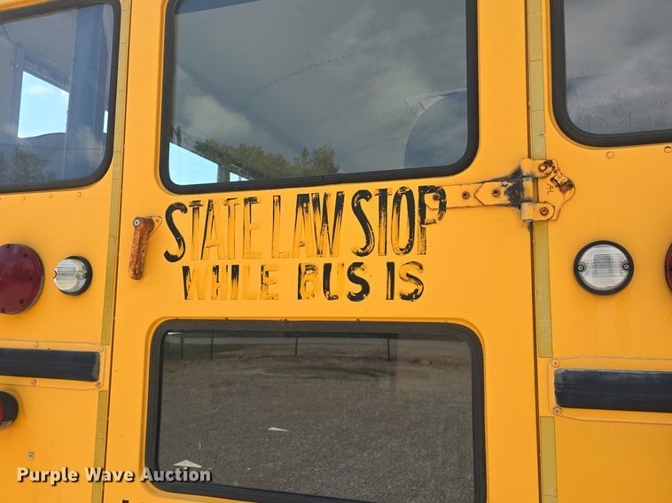 image for item DM1742 1999 International 3800 school bus