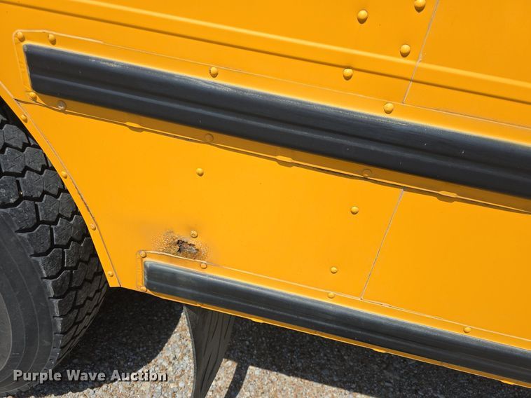 image for item DM1742 1999 International 3800 school bus