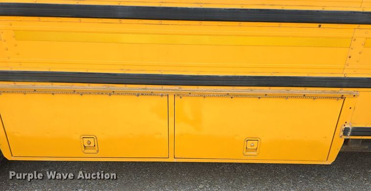 image for item DM1742 1999 International 3800 school bus