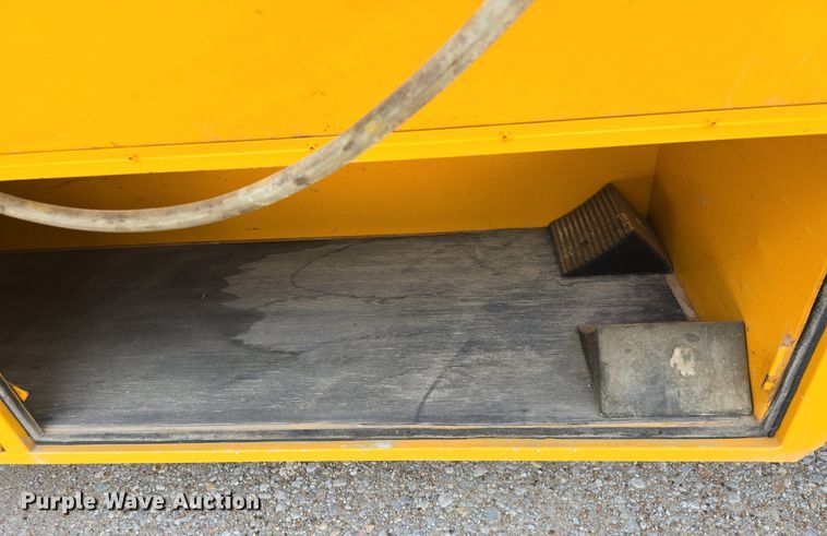 image for item DM1742 1999 International 3800 school bus