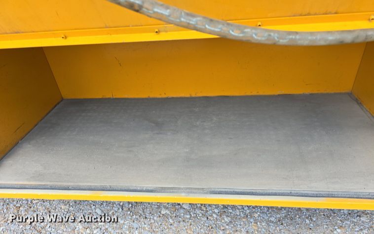 image for item DM1742 1999 International 3800 school bus