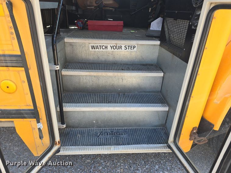 image for item DM1742 1999 International 3800 school bus