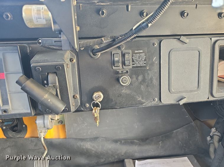 image for item DM1742 1999 International 3800 school bus