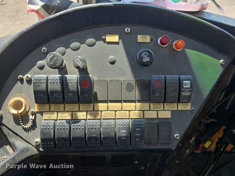 image for item DM1742 1999 International 3800 school bus