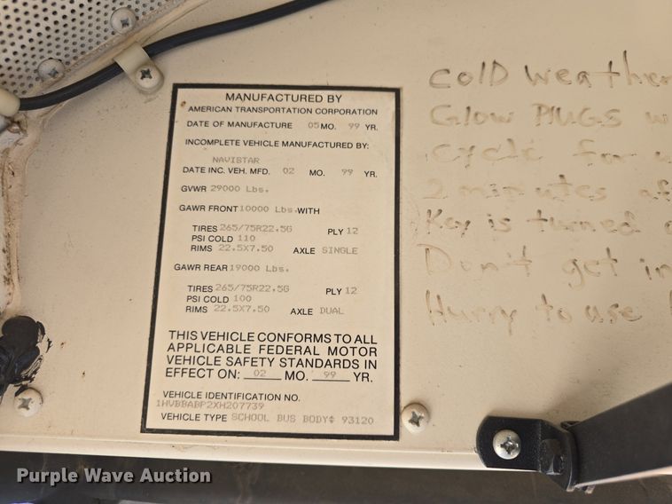 image for item DM1742 1999 International 3800 school bus