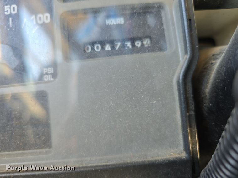 image for item DM1742 1999 International 3800 school bus