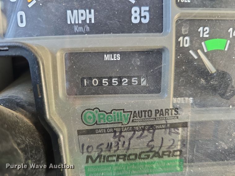 image for item DM1742 1999 International 3800 school bus