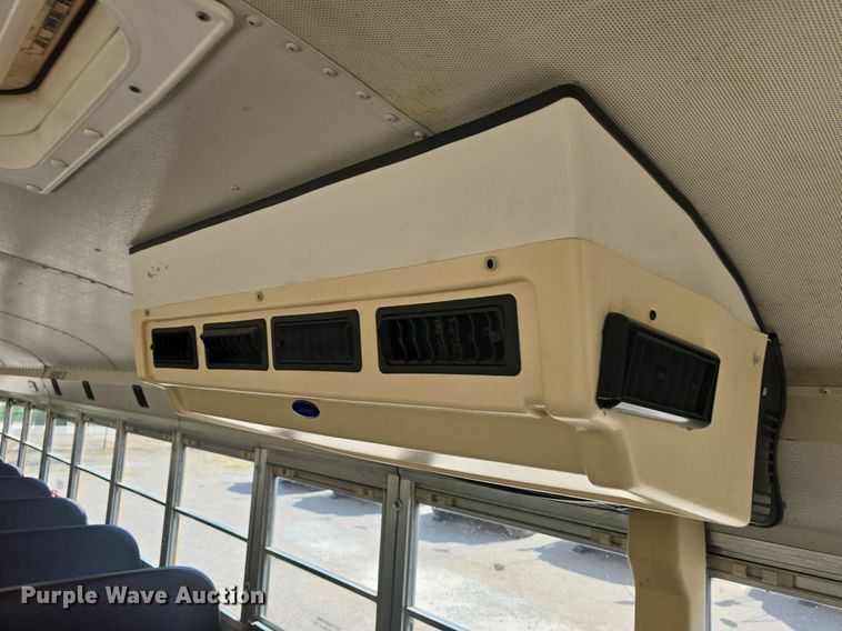 image for item DM1742 1999 International 3800 school bus