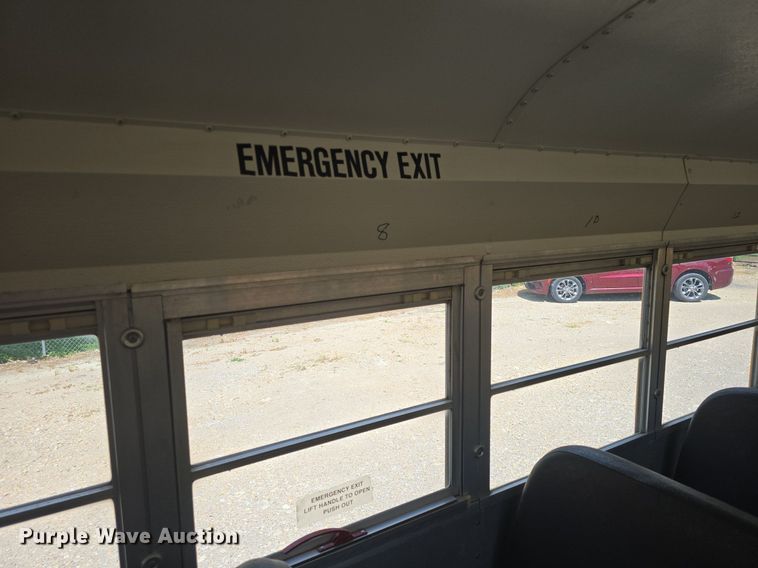 image for item DM1742 1999 International 3800 school bus