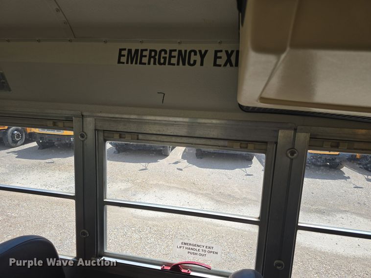 image for item DM1742 1999 International 3800 school bus