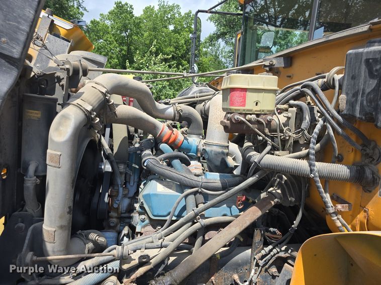 image for item DM1742 1999 International 3800 school bus