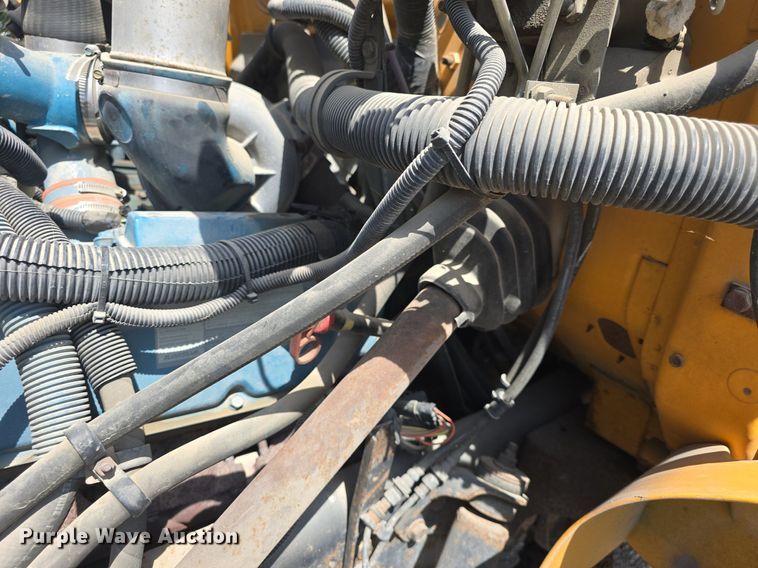 image for item DM1742 1999 International 3800 school bus