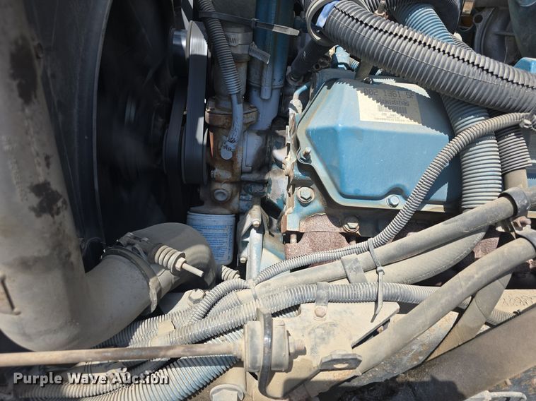 image for item DM1742 1999 International 3800 school bus