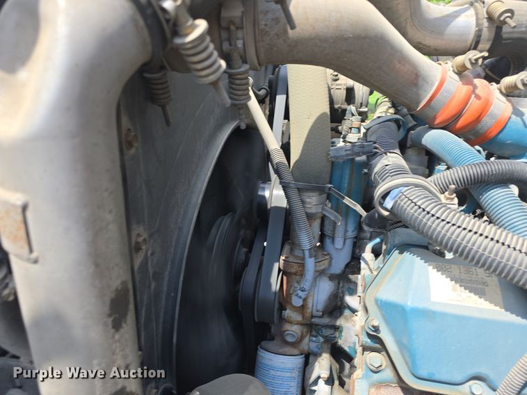 image for item DM1742 1999 International 3800 school bus