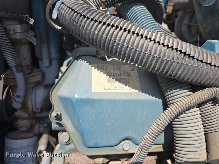 image for item DM1742 1999 International 3800 school bus