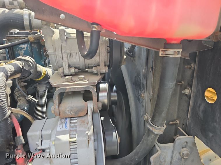 image for item DM1742 1999 International 3800 school bus