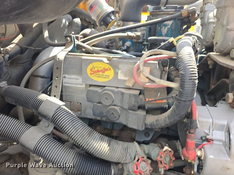 image for item DM1742 1999 International 3800 school bus