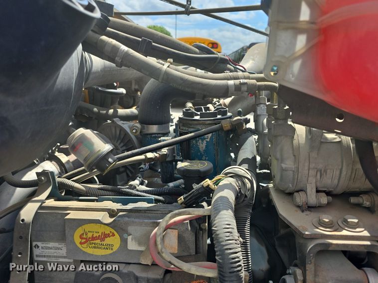 image for item DM1742 1999 International 3800 school bus