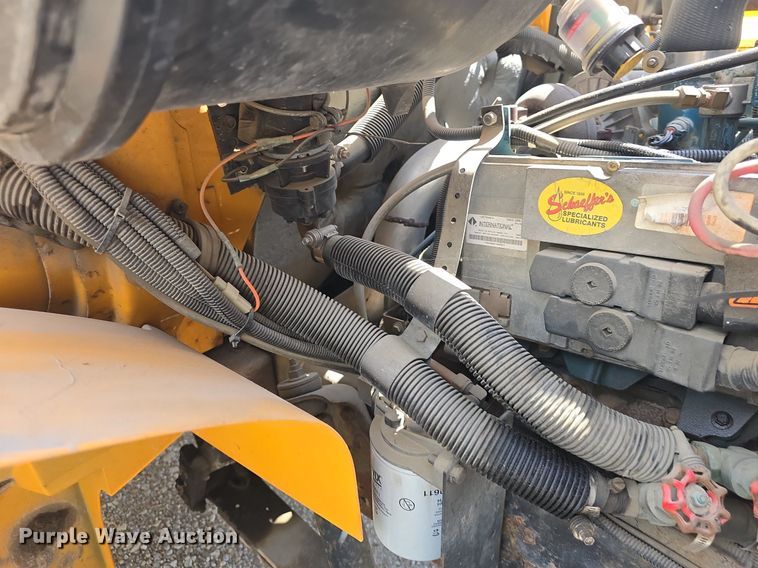 image for item DM1742 1999 International 3800 school bus