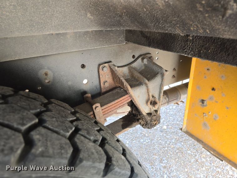 image for item DM1742 1999 International 3800 school bus