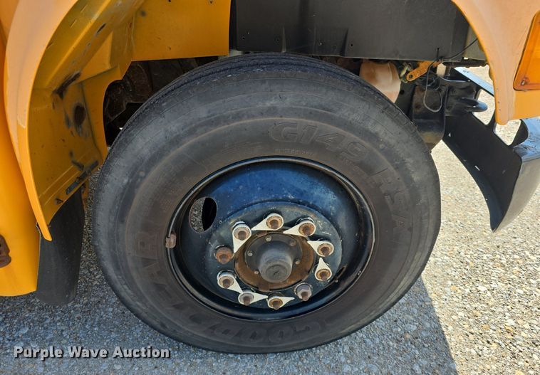 image for item DM1742 1999 International 3800 school bus