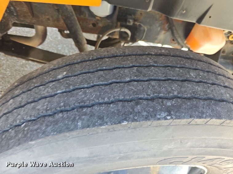 image for item DM1742 1999 International 3800 school bus