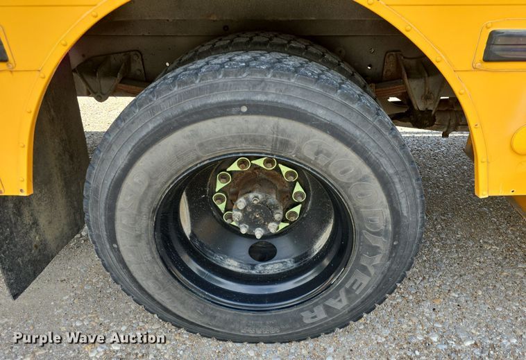 image for item DM1742 1999 International 3800 school bus