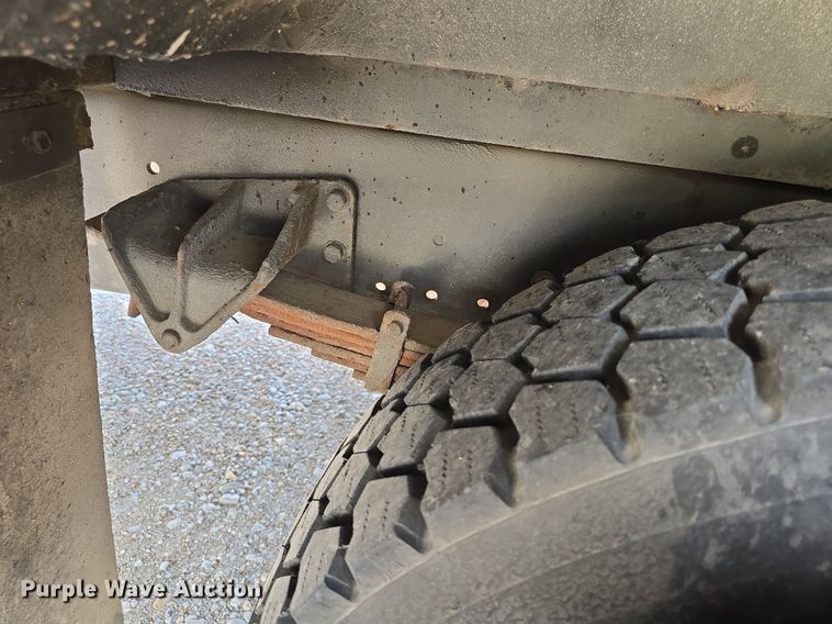 image for item DM1742 1999 International 3800 school bus