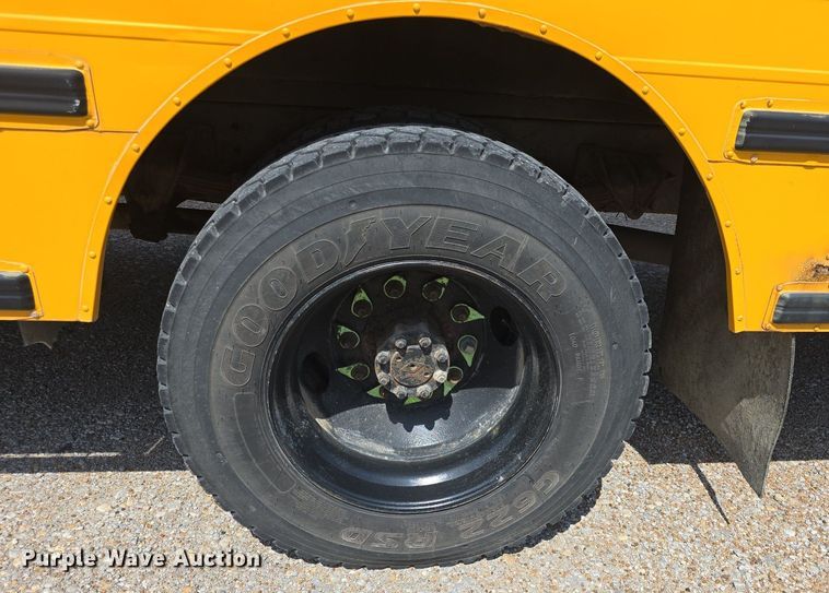 image for item DM1742 1999 International 3800 school bus