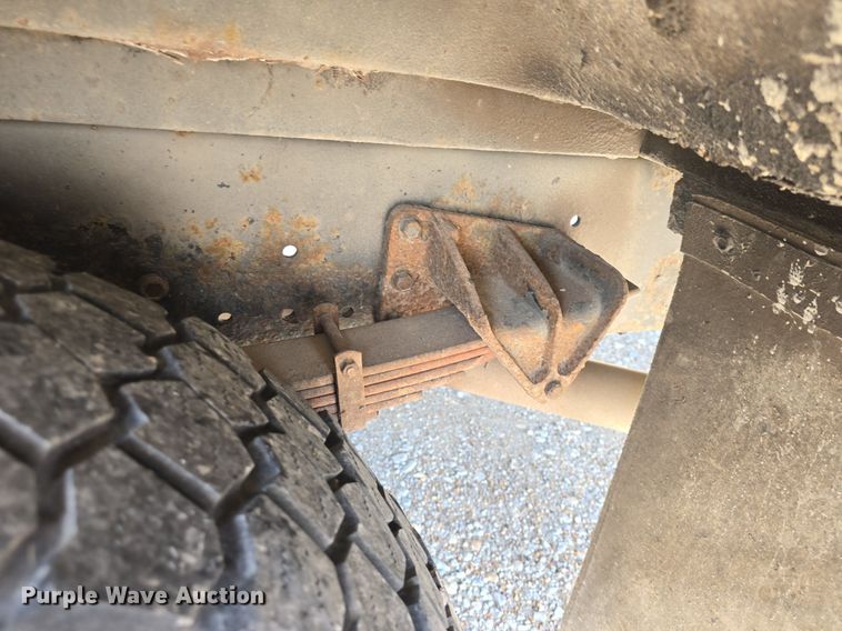 image for item DM1742 1999 International 3800 school bus